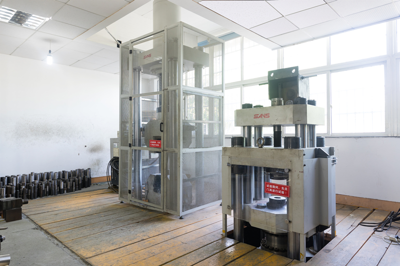 200ТОНА-ЕЛЕКТРО-СЕРВО-ТЕСТВАЩА-МАШИНА