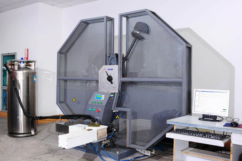 МАШИНА ЗА ИЗПИТВАНЕ НА УДАР